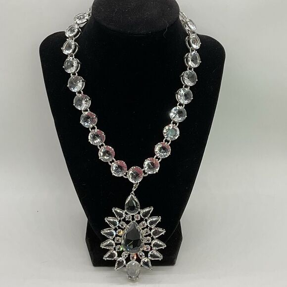 Traci Lynn Elegant Statement Necklace - Picture 1 of 6
